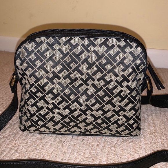 Tommy Hilfiger Crossbody bag - Picture 3 of 5